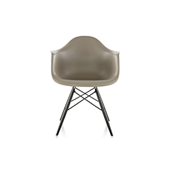 伊姆斯®塑料扶手椅 伊姆斯夫妇  Charles & Ray Eames 伊姆斯夫妇